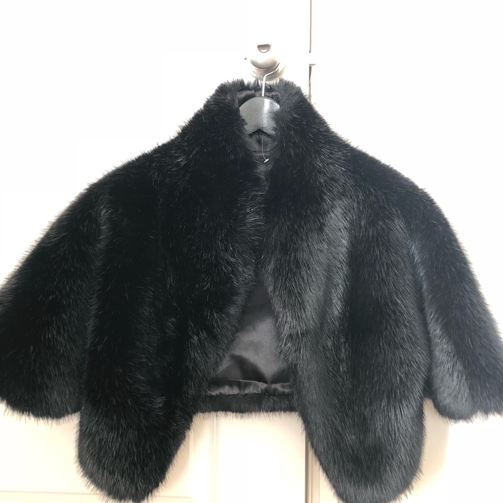 Bebe Black Shaw/Cape size xs